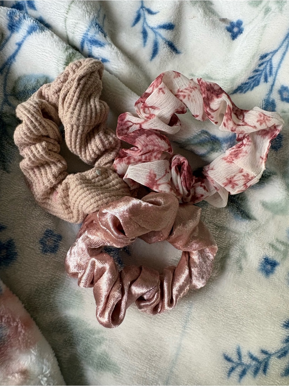 Francesca's Collections Pink & Blush Trio Scrunchie Set